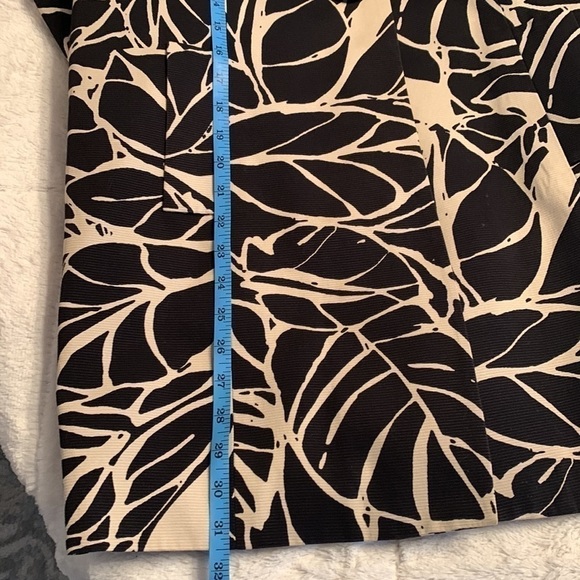 Anne Klein Large along Lined and Buttoned Blazer/Coat in EUC - Picture 5 of 6